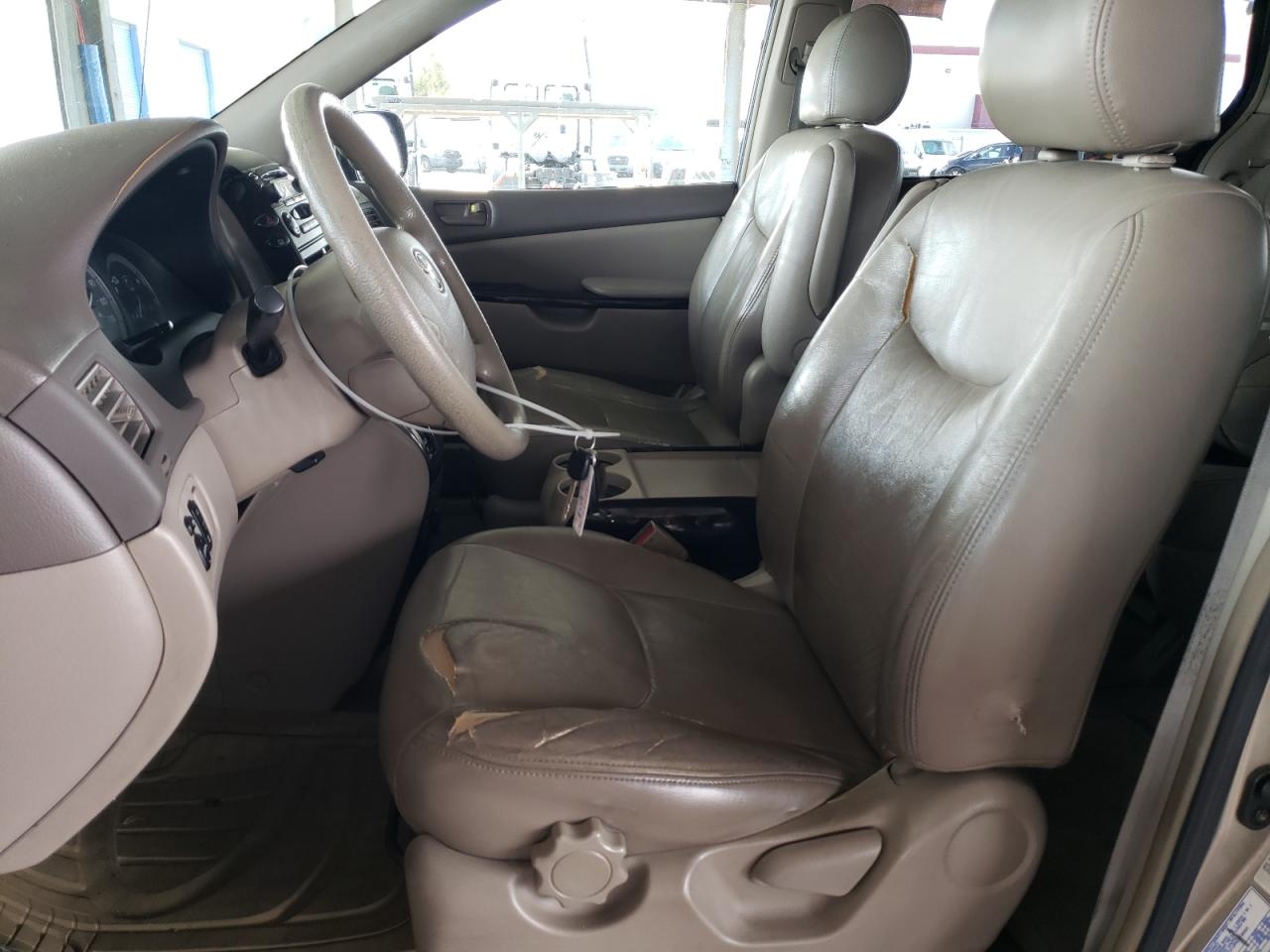 2004 Toyota Sienna - Image 7