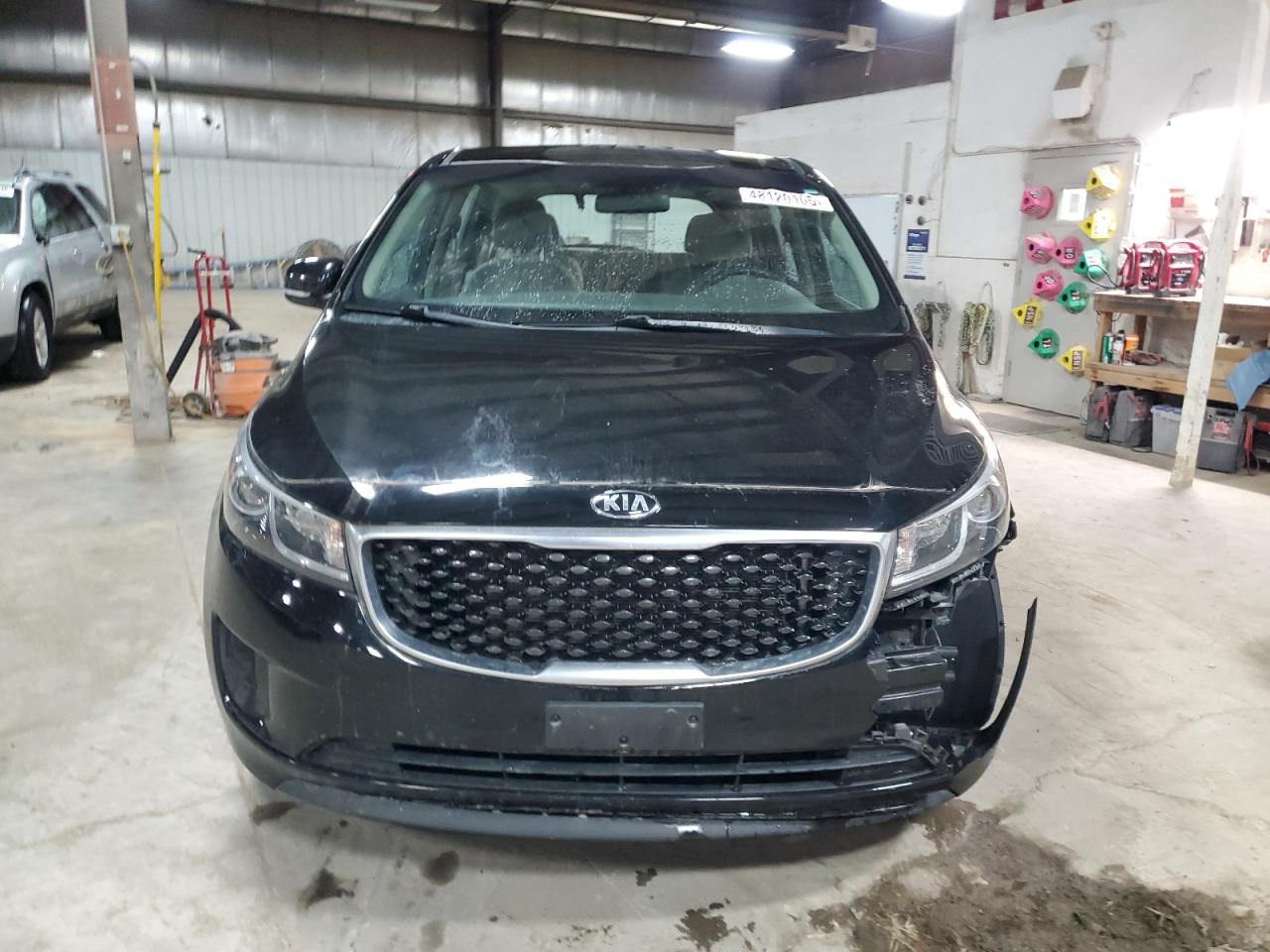 2016 Kia Sedona - Image 5