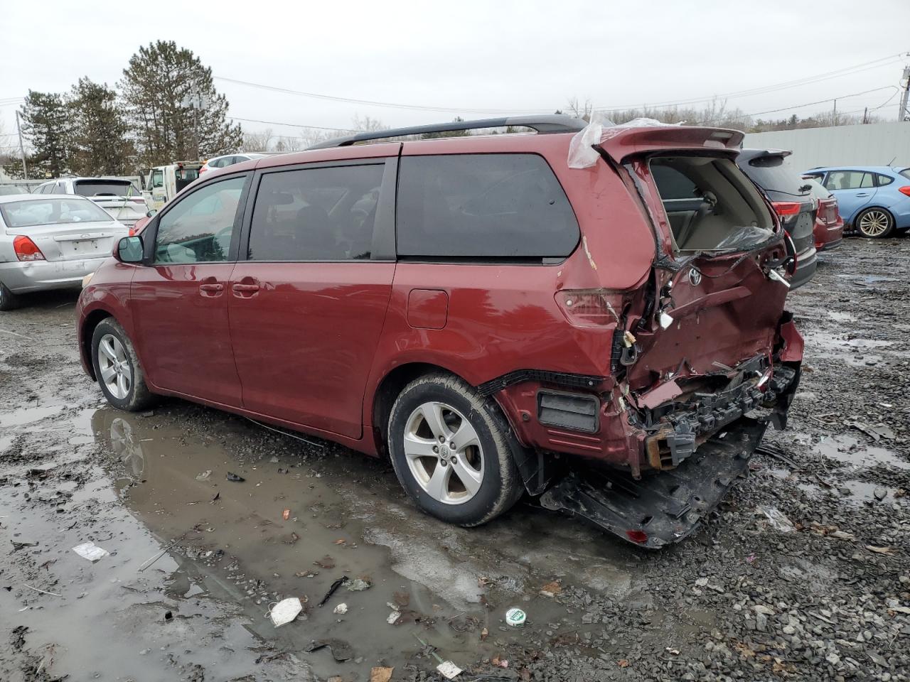 2015 Toyota Sienna - Image 2