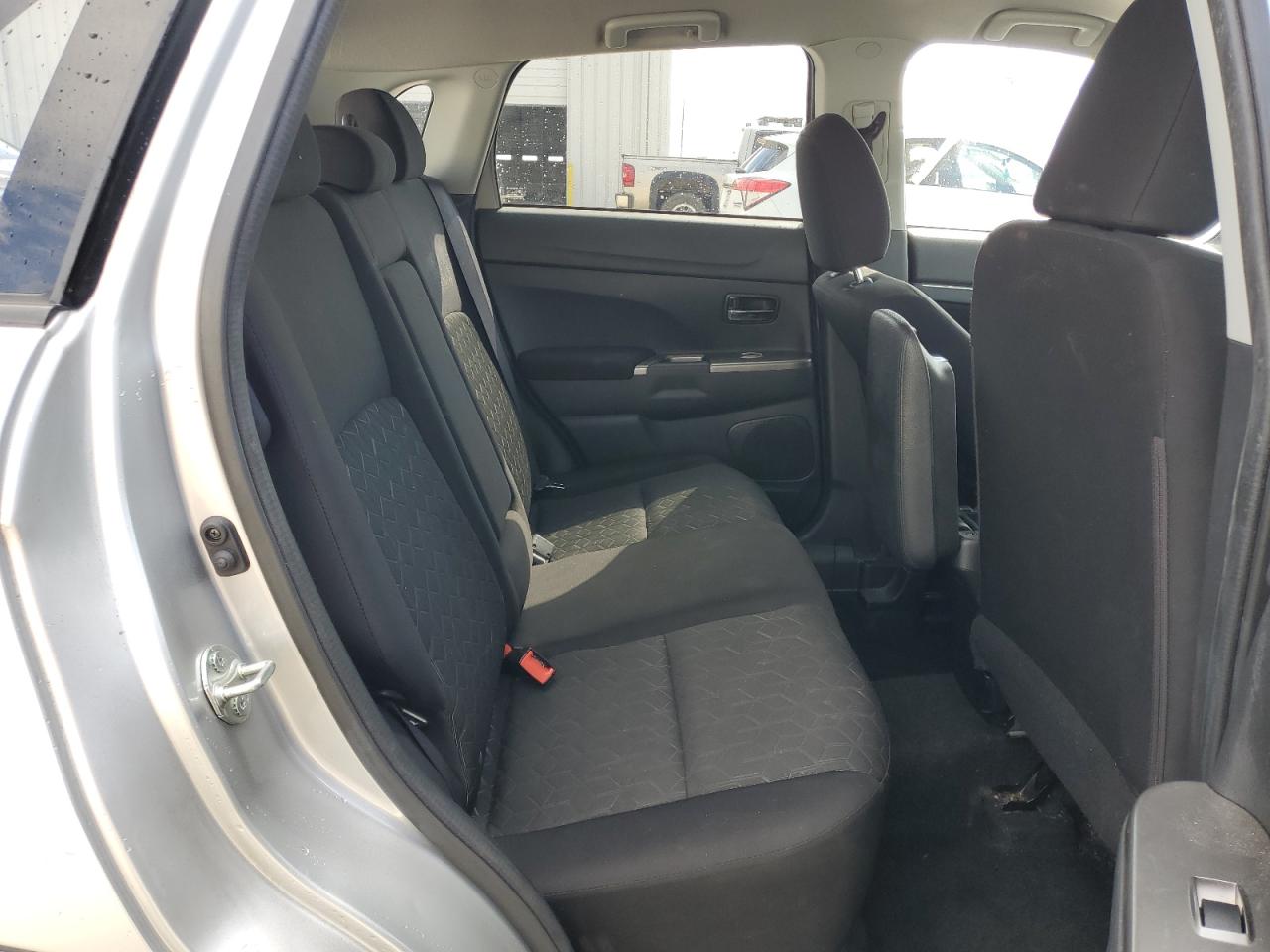 2021 Mitsubishi Outlander - Image 11