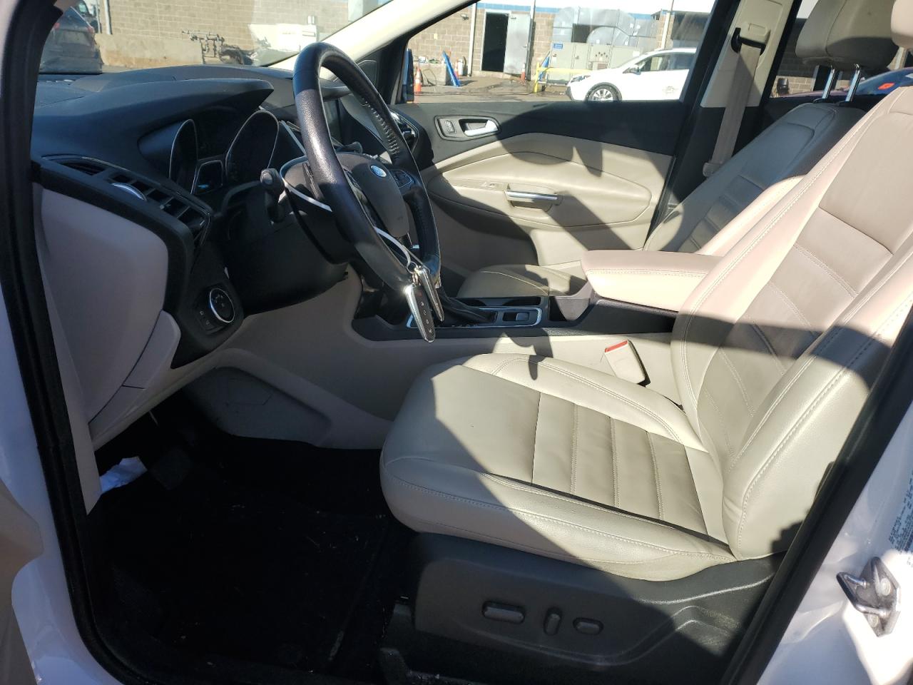 1FMCU9J92HUC83987 FORD ESCAPE 2017