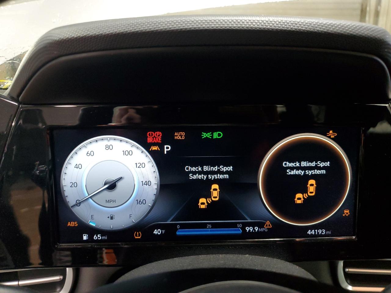 2022 Hyundai Elantra - Image 9
