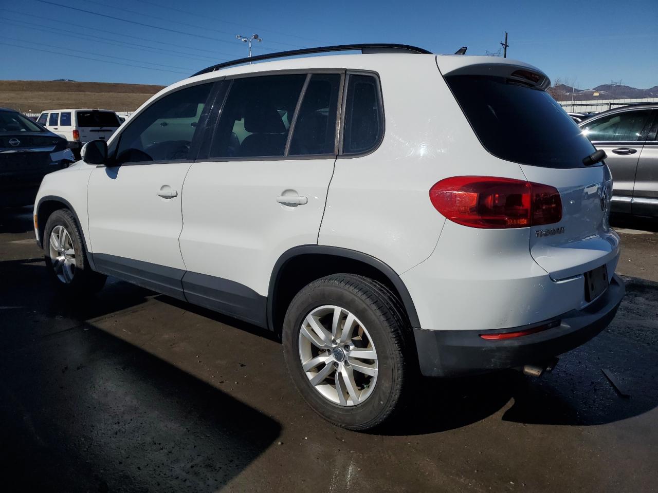 2017 Volkswagen Tiguan - Image 2