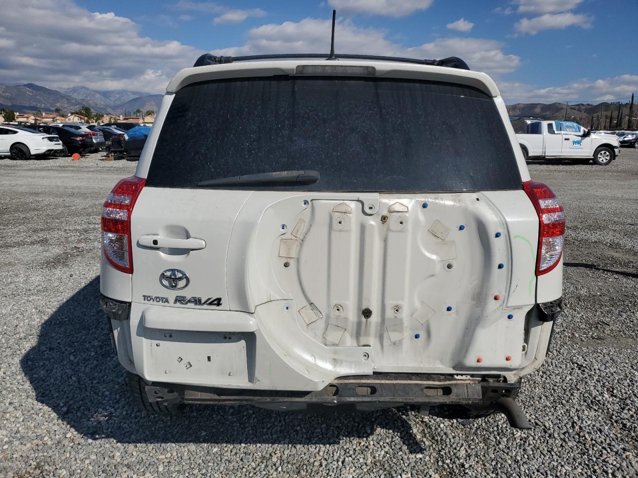 2010 Toyota RAV 4 - Image 6