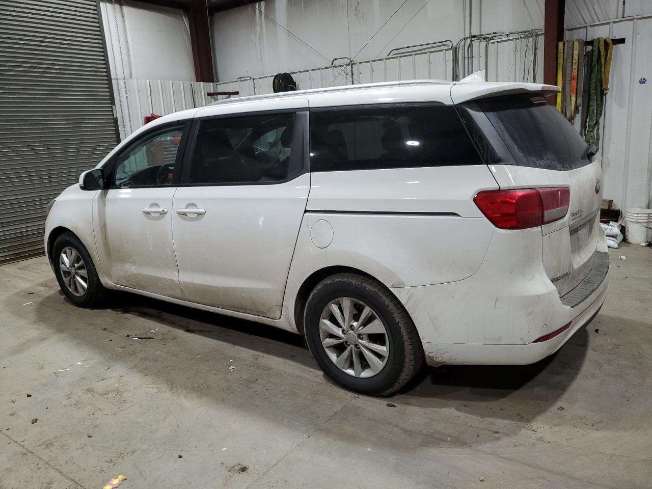 2016 Kia Sedona - Image 2