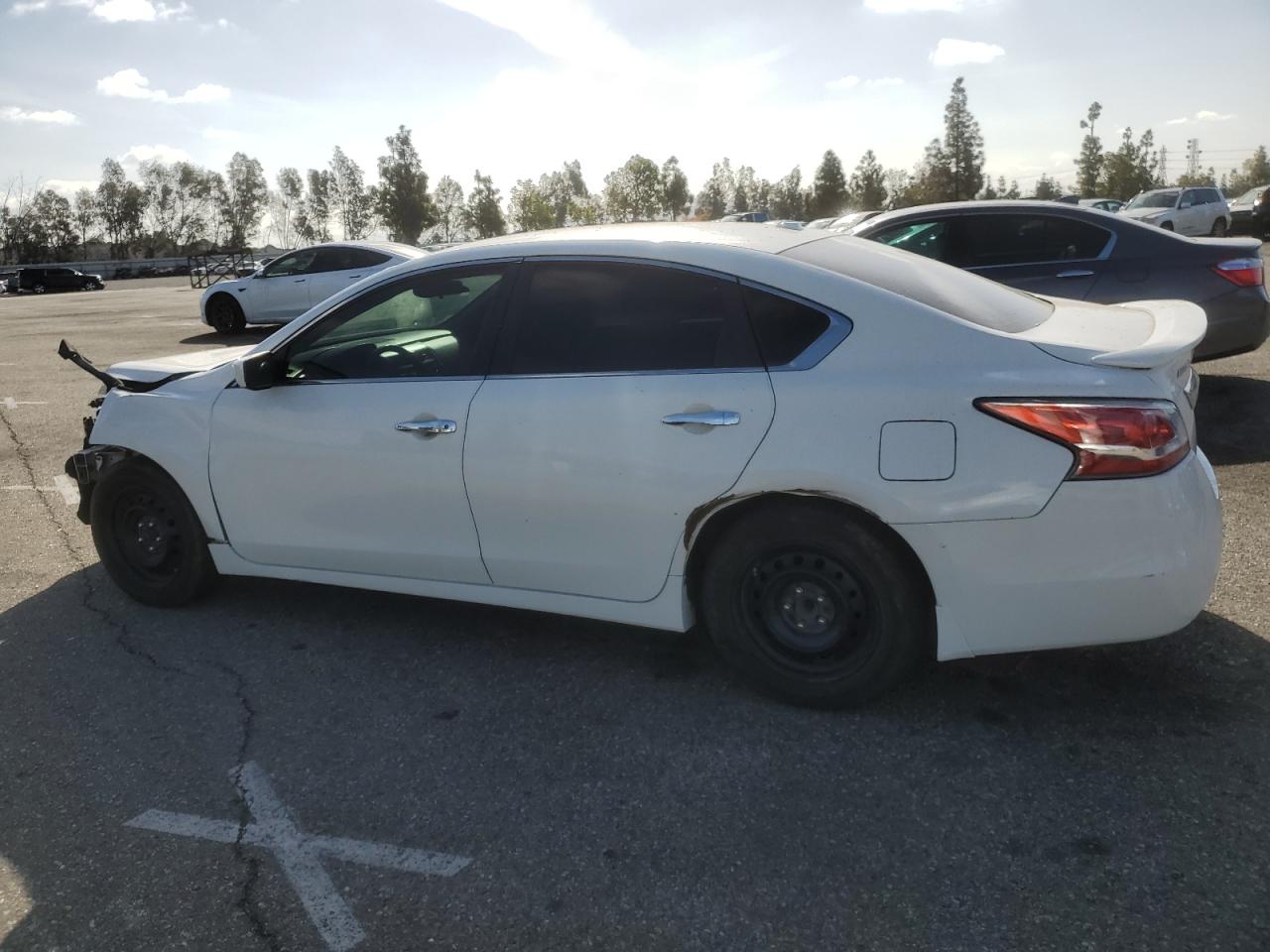 2015 Nissan Altima - Image 2