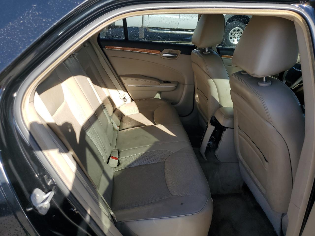 2012 Chrysler 300 - Image 10