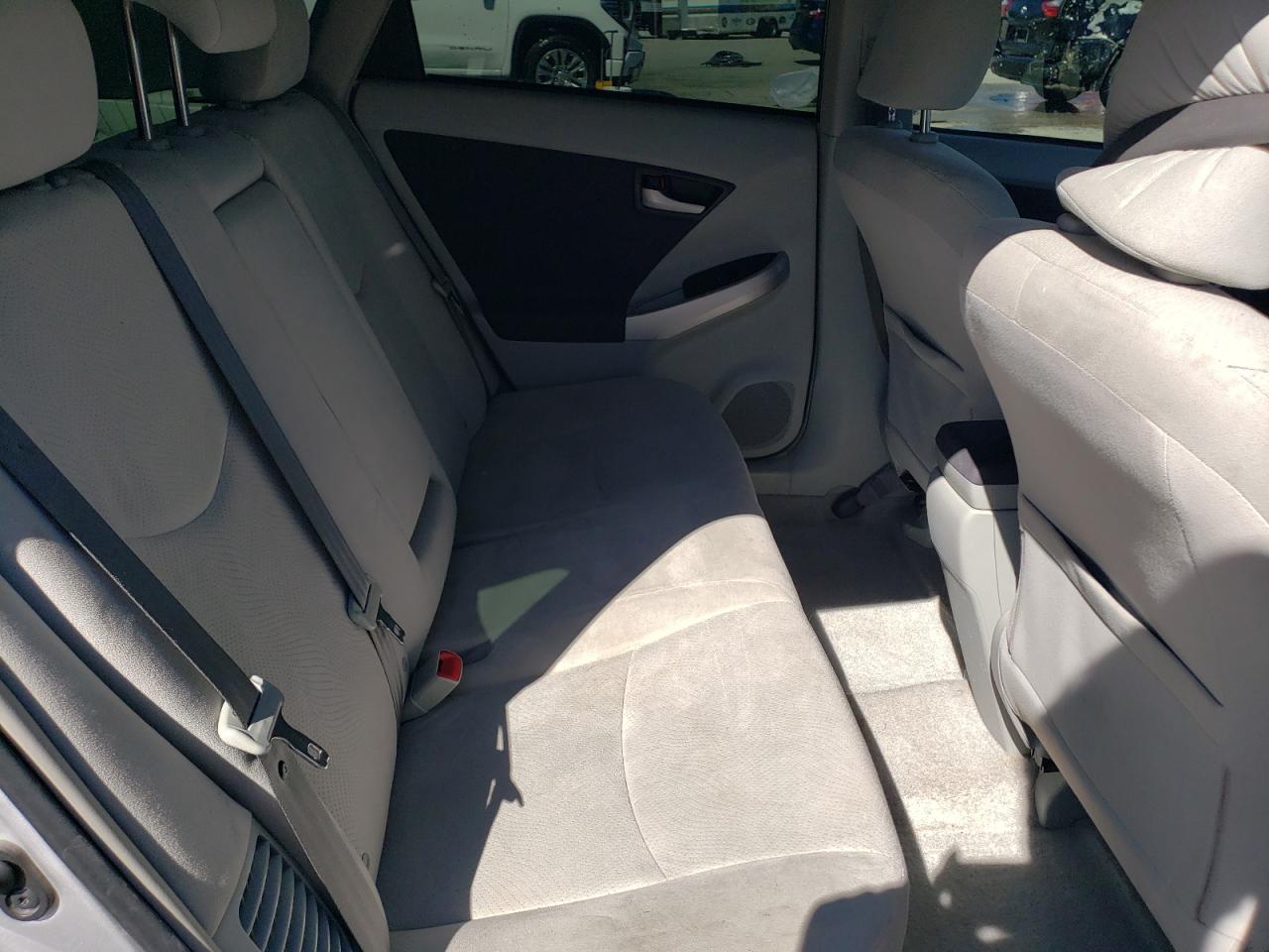 2010 Toyota Prius - Image 11