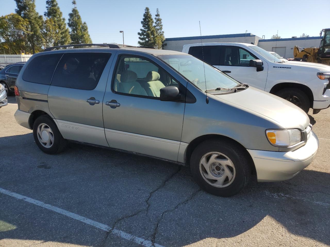 1999 Toyota Sienna - Image 4