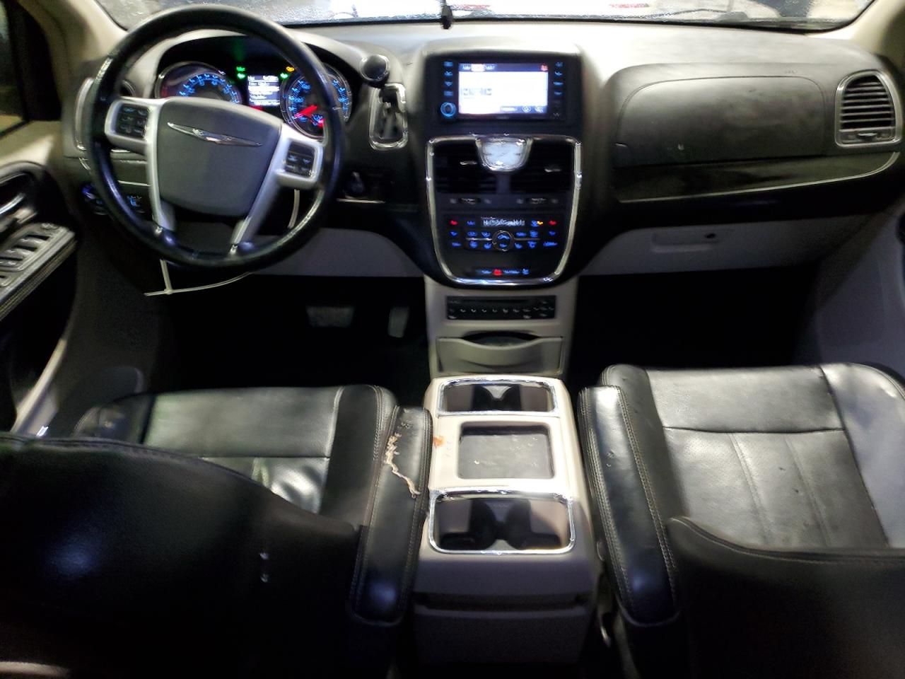 2012 Chrysler Town & Country - Image 8
