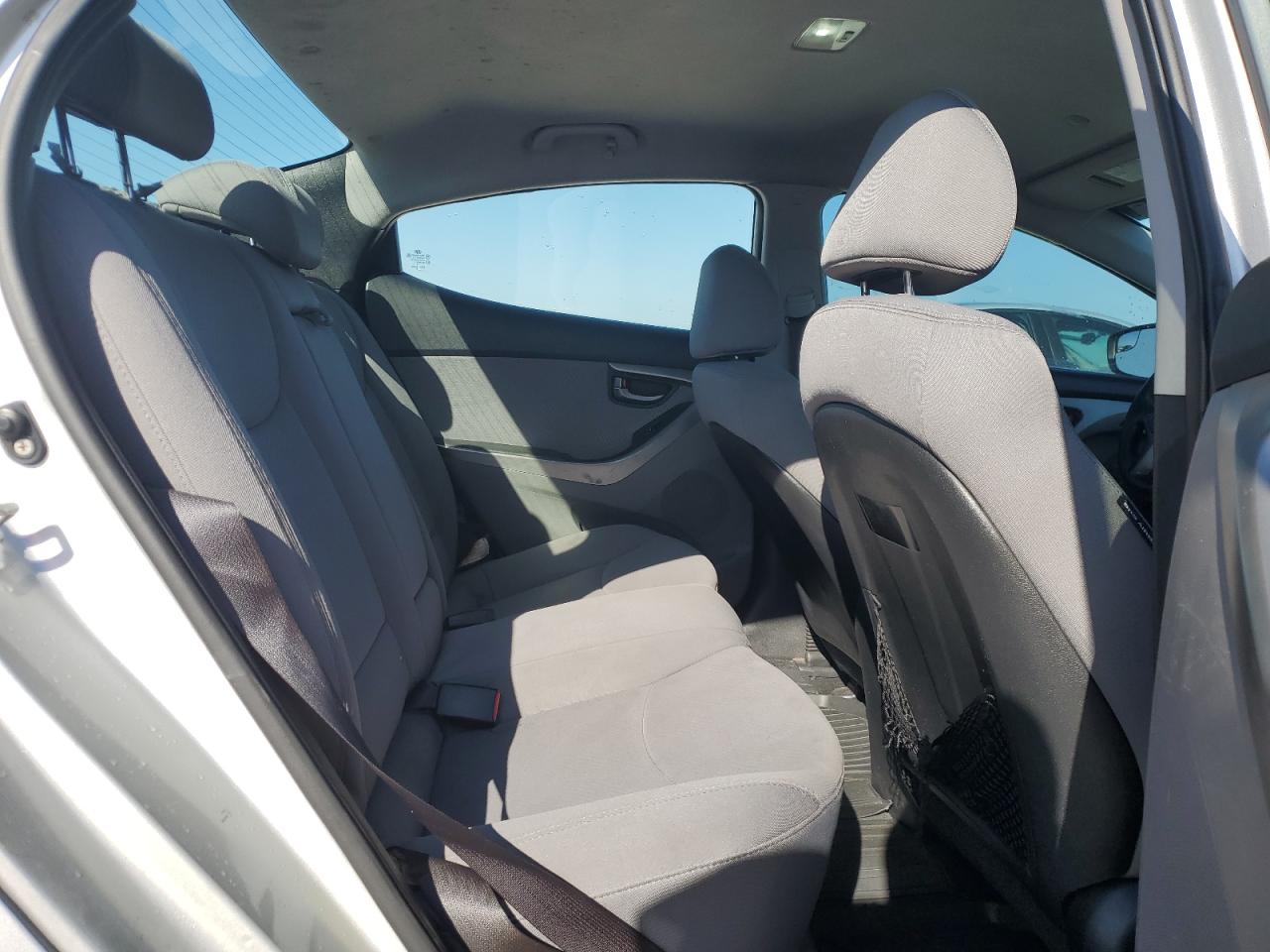 2013 Hyundai Elantra - Image 10