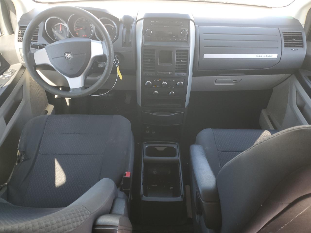 2010 Dodge Caravan - Image 8