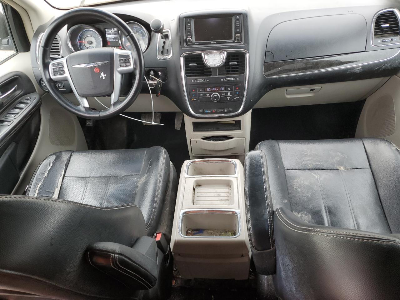2013 Chrysler Town & Country - Image 8