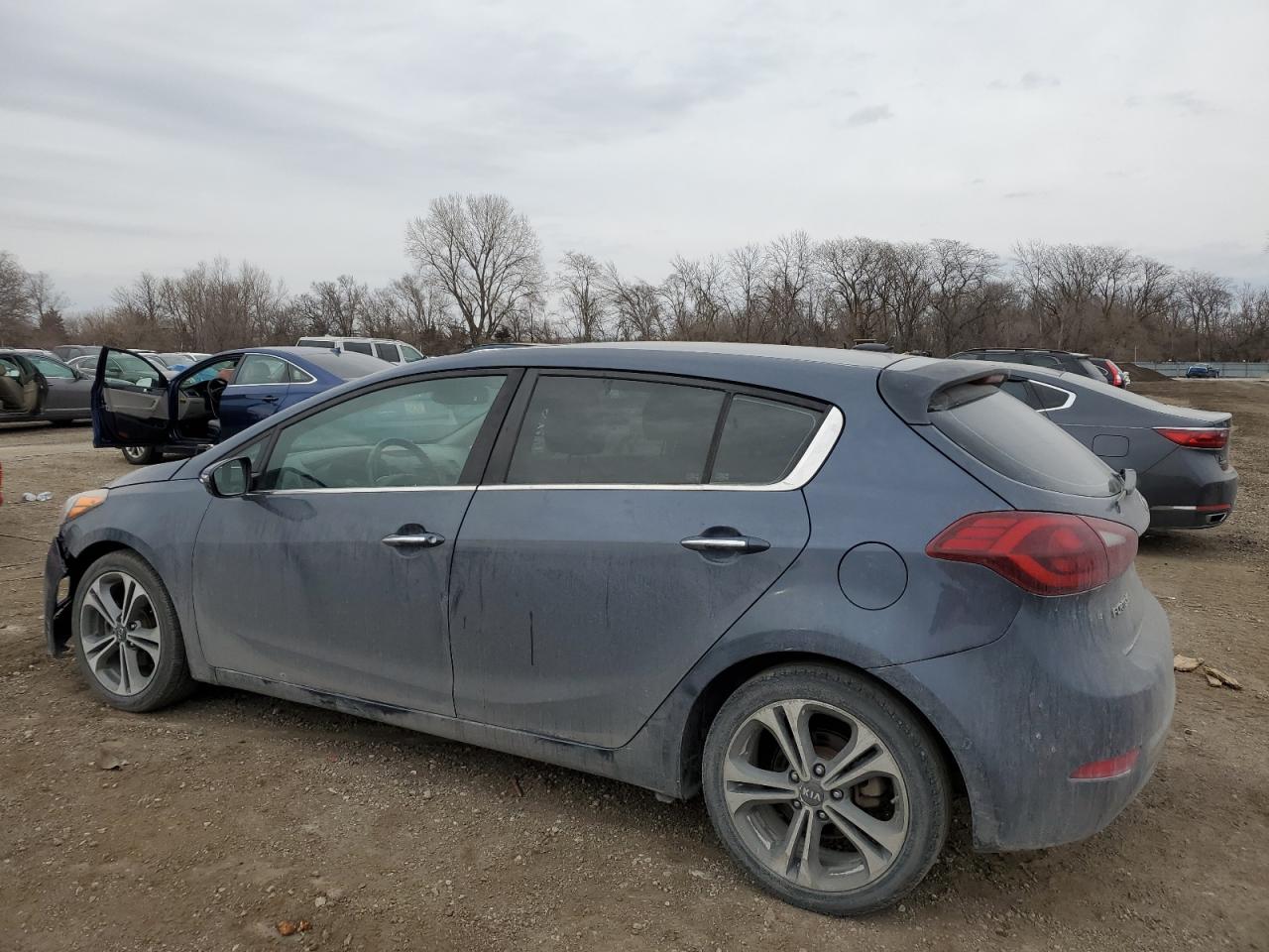 2016 Kia Forte - Image 2
