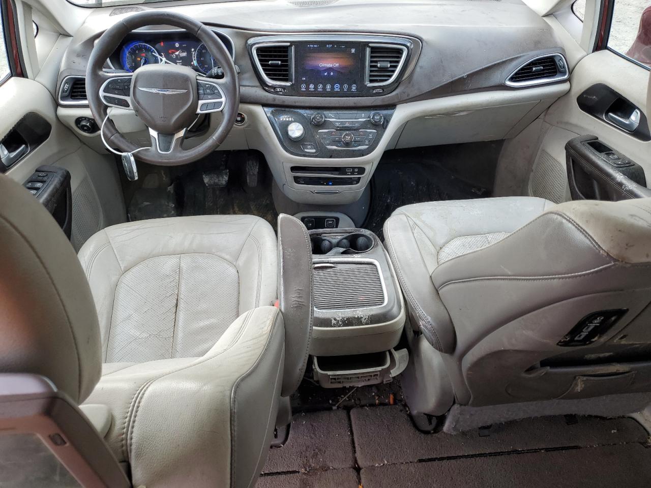 2017 Chrysler Pacifica - Image 8