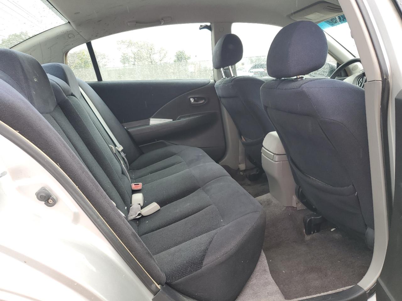 2004 Nissan Altima - Image 10