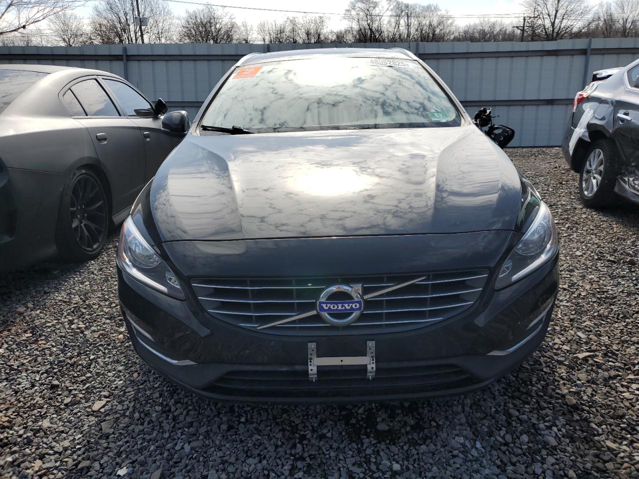2017 Volvo V60 - Image 5