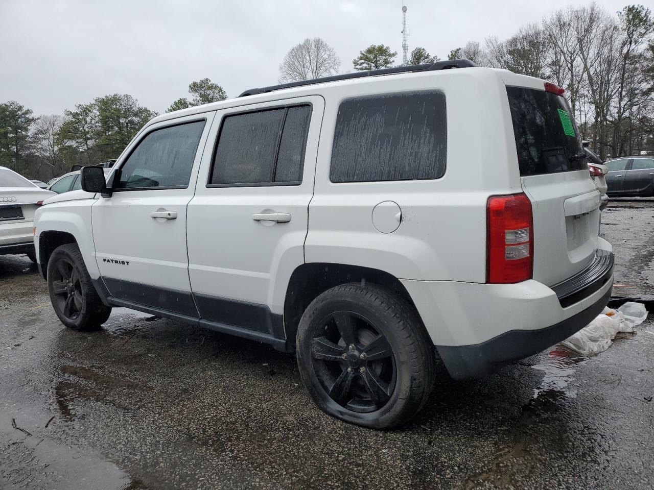 2014 Jeep Liberty (Patriot) - Image 2