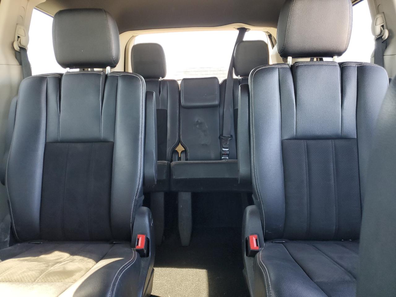2019 Dodge Caravan - Image 10