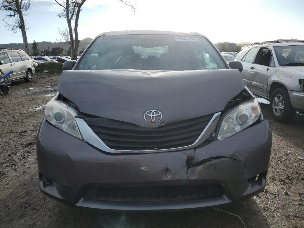 2015 Toyota Sienna - Image 5