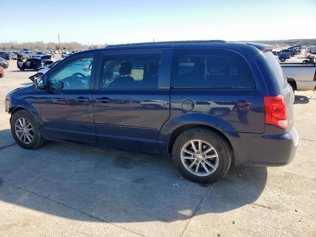 2014 Dodge Caravan - Image 2