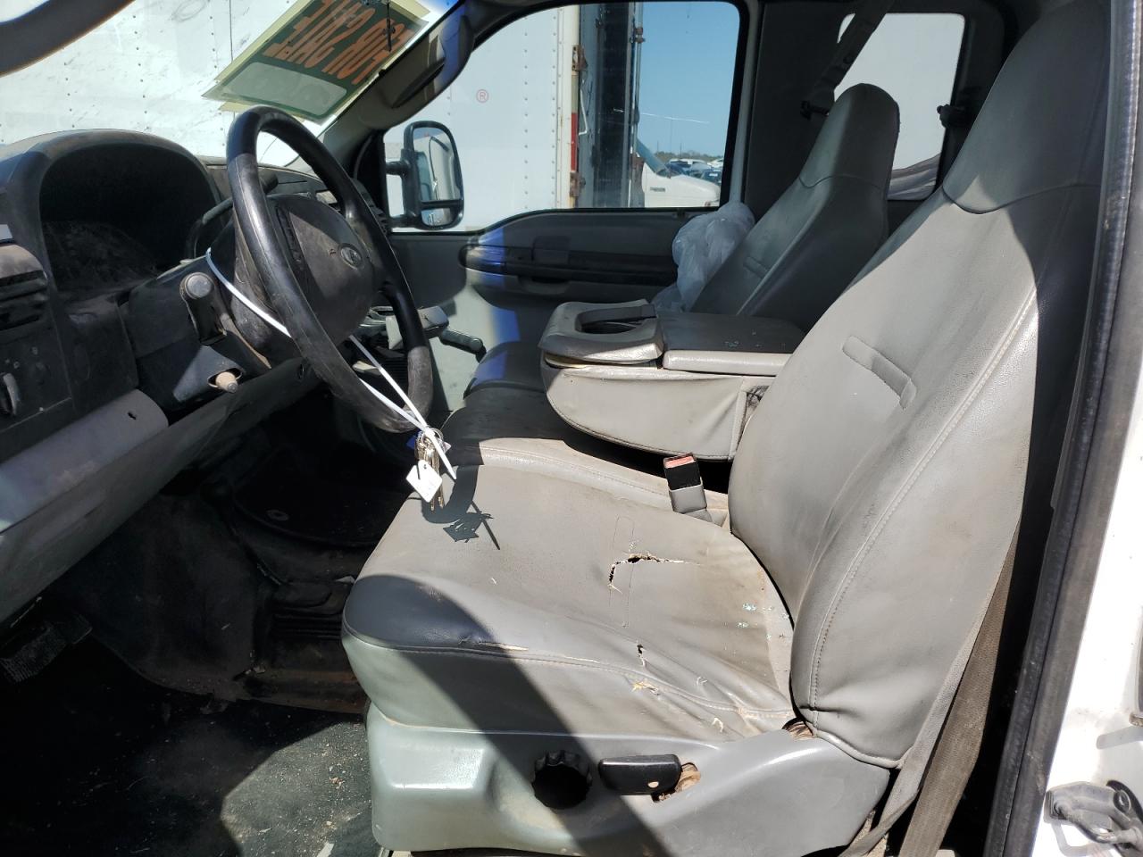 2005 Ford F250 - Image 7