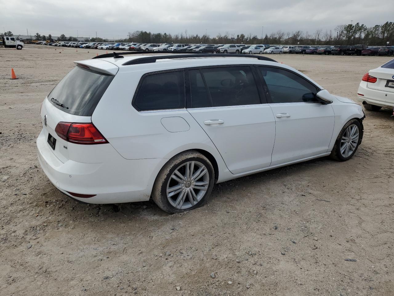 2015 Volkswagen Golf - Image 3