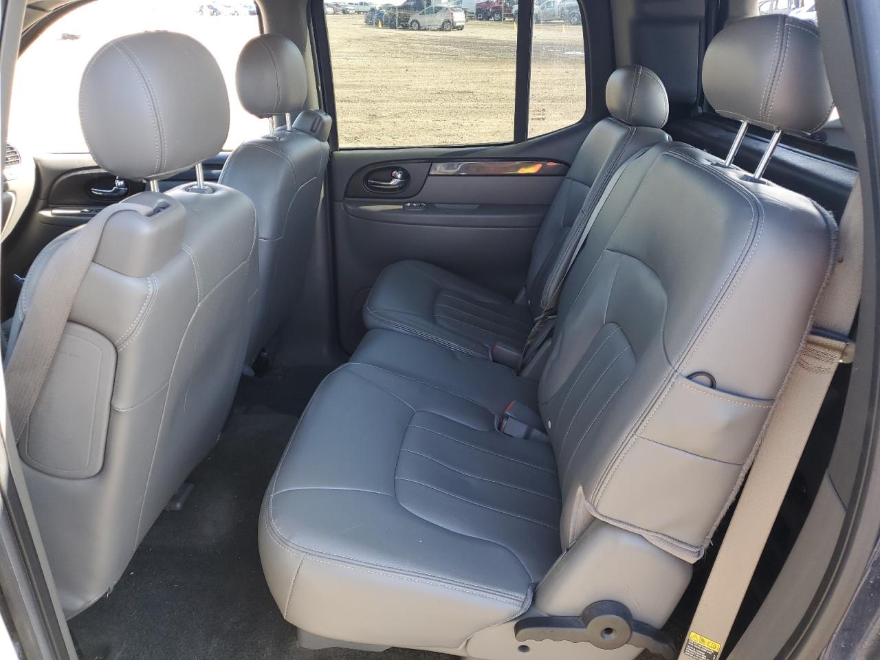 2004 GMC Envoy - Image 11
