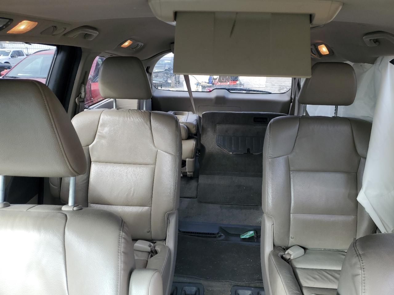 2012 Honda Odyssey - Image 10