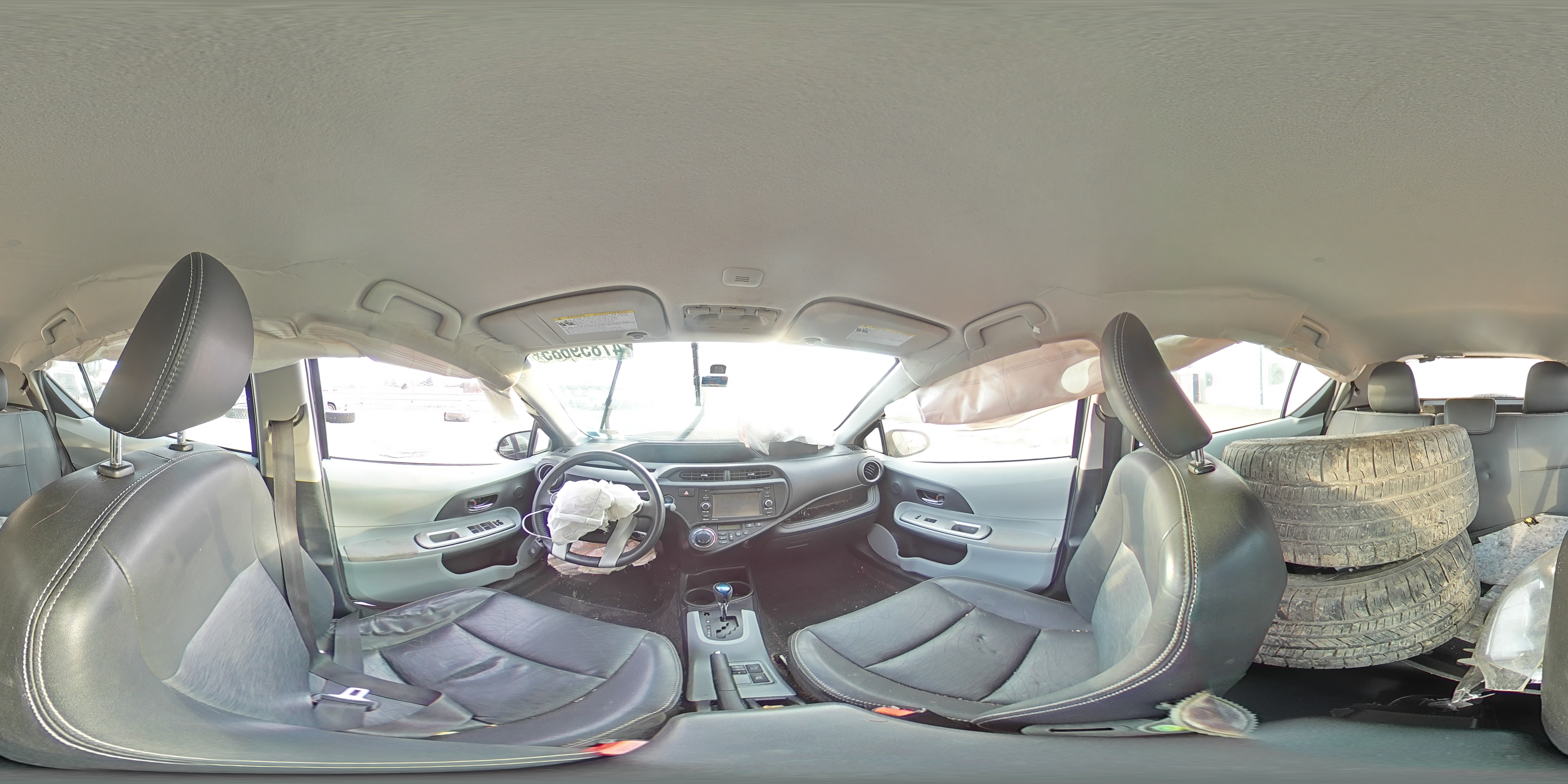 2013 Toyota Prius - Image 14