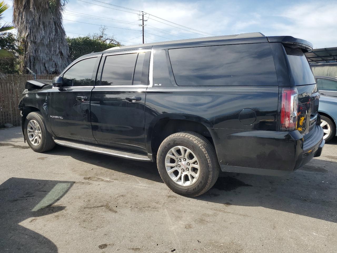 2017 GMC Yukon - Image 2