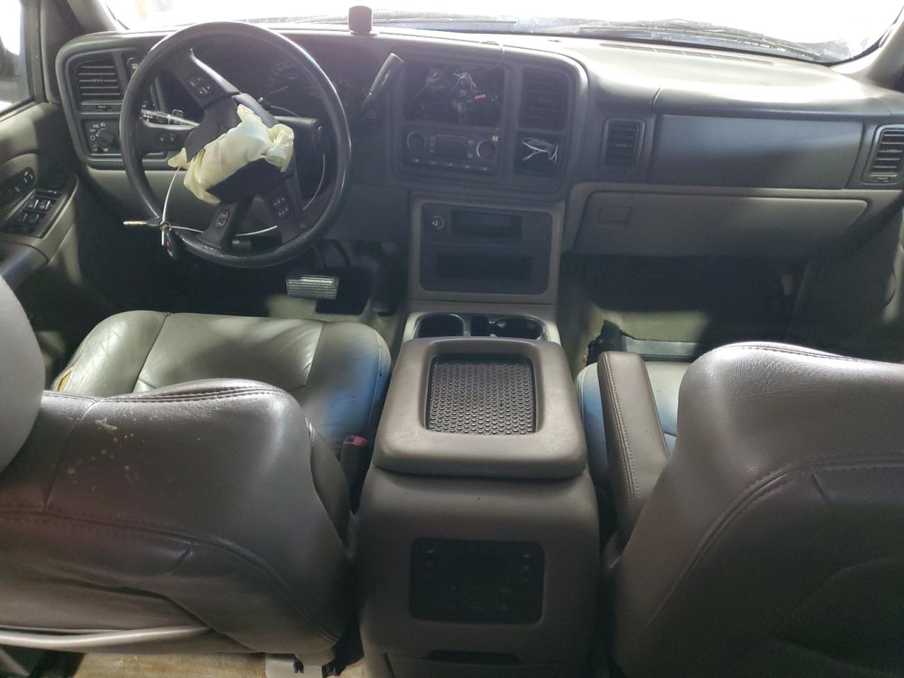 2004 Chevrolet Tahoe - Image 8