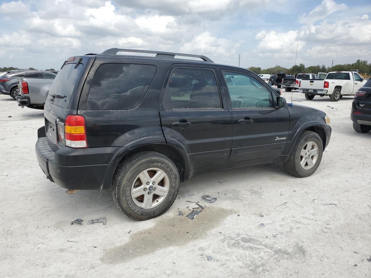 2007 Ford Escape - Image 3