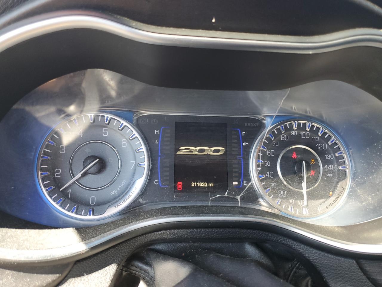 2016 Chrysler 200 - Image 9