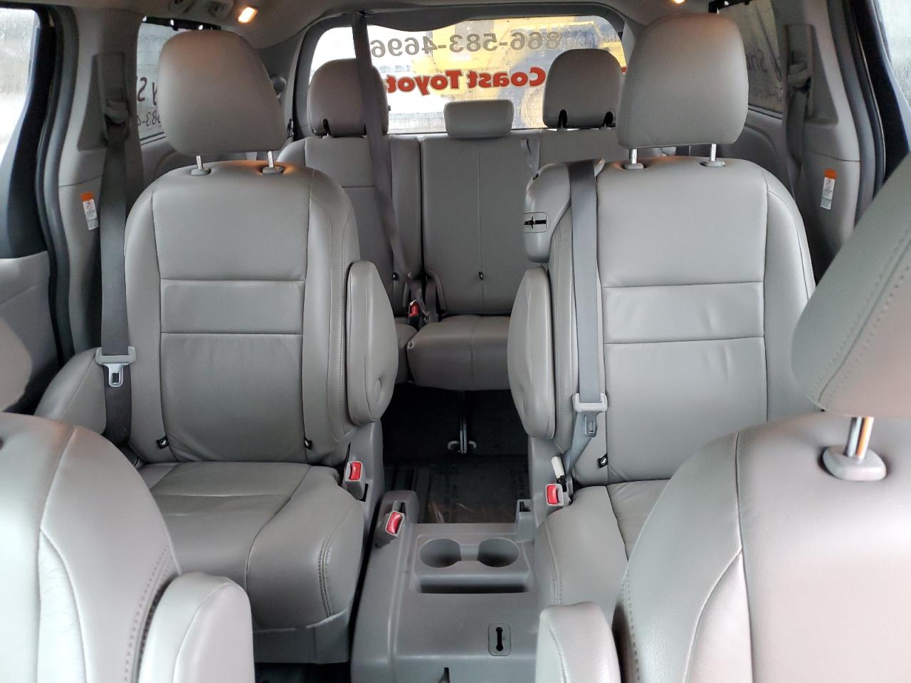 2015 Toyota Sienna - Image 10