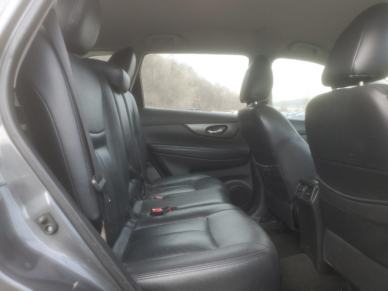 2015 Nissan Rogue - Image 11