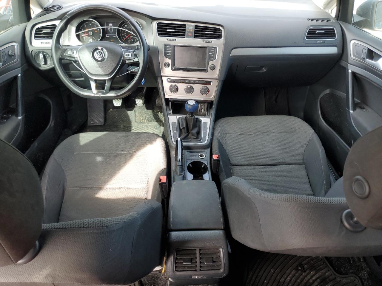 2017 Volkswagen Golf - Image 8