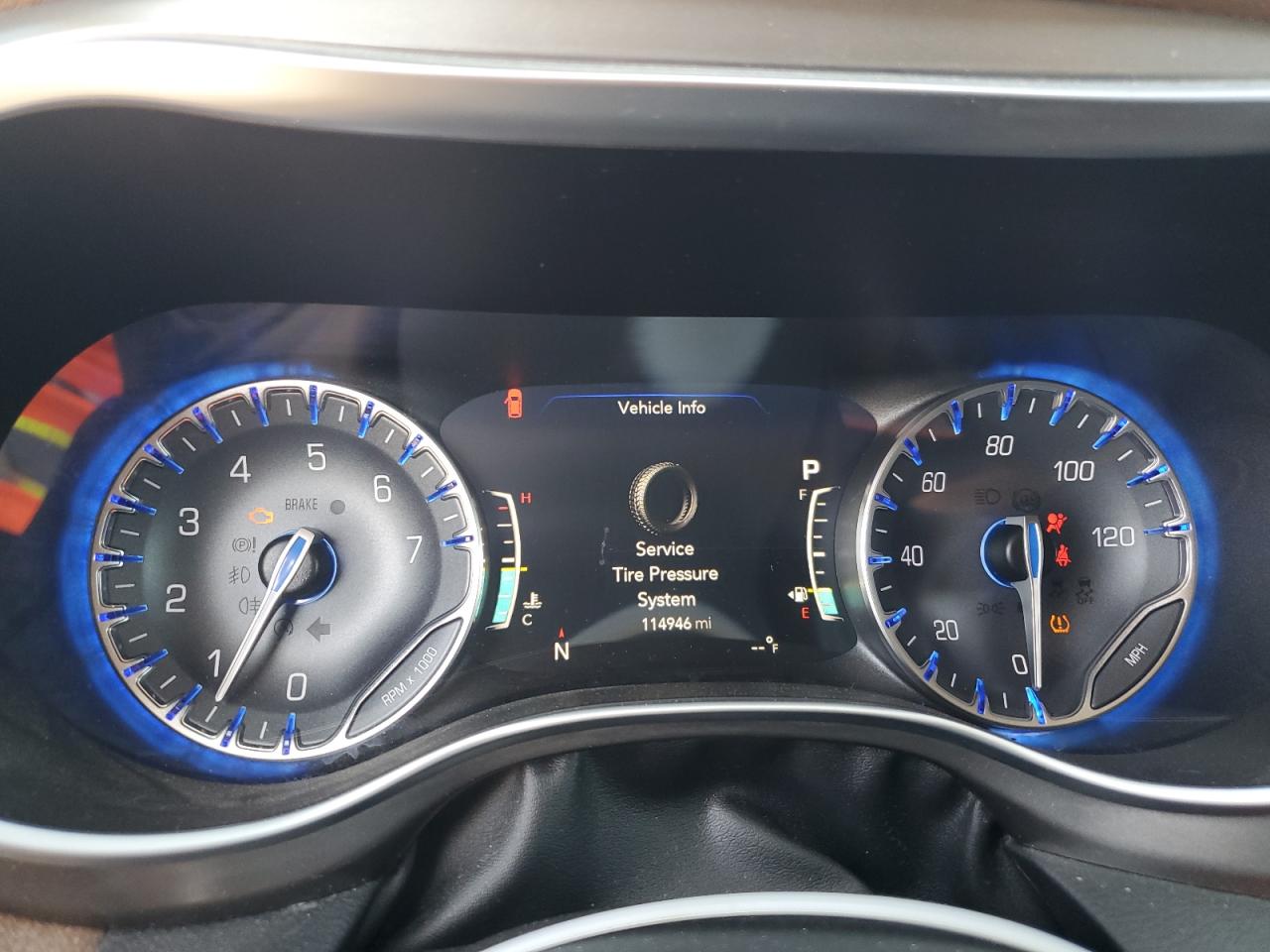 2017 Chrysler Pacifica - Image 9
