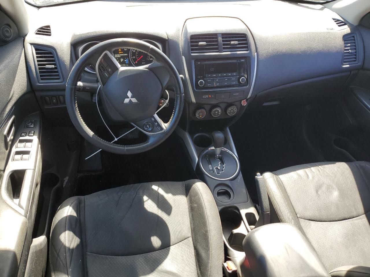 2014 Mitsubishi Outlander - Image 8
