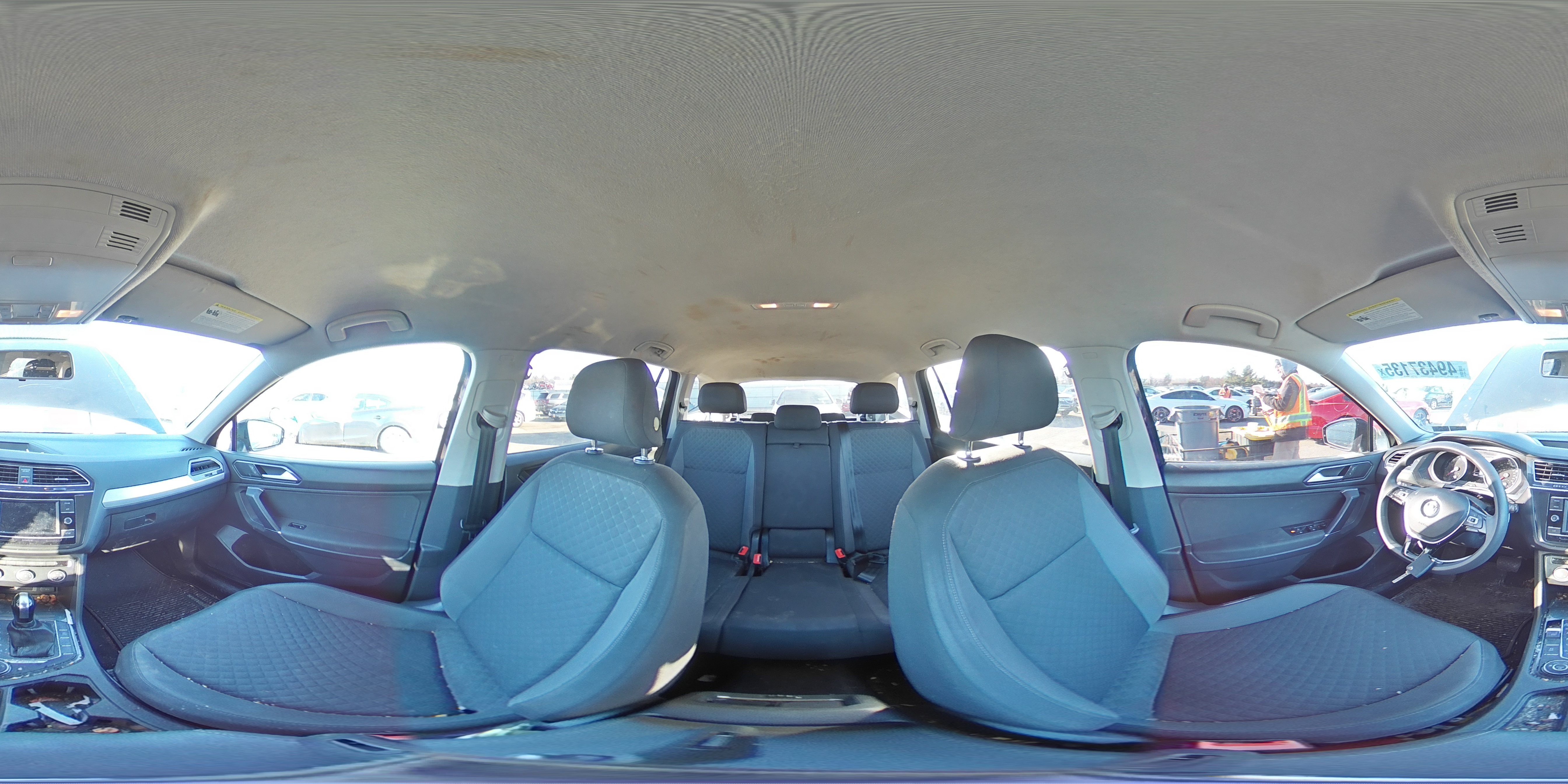 2018 Volkswagen Tiguan - Image 14