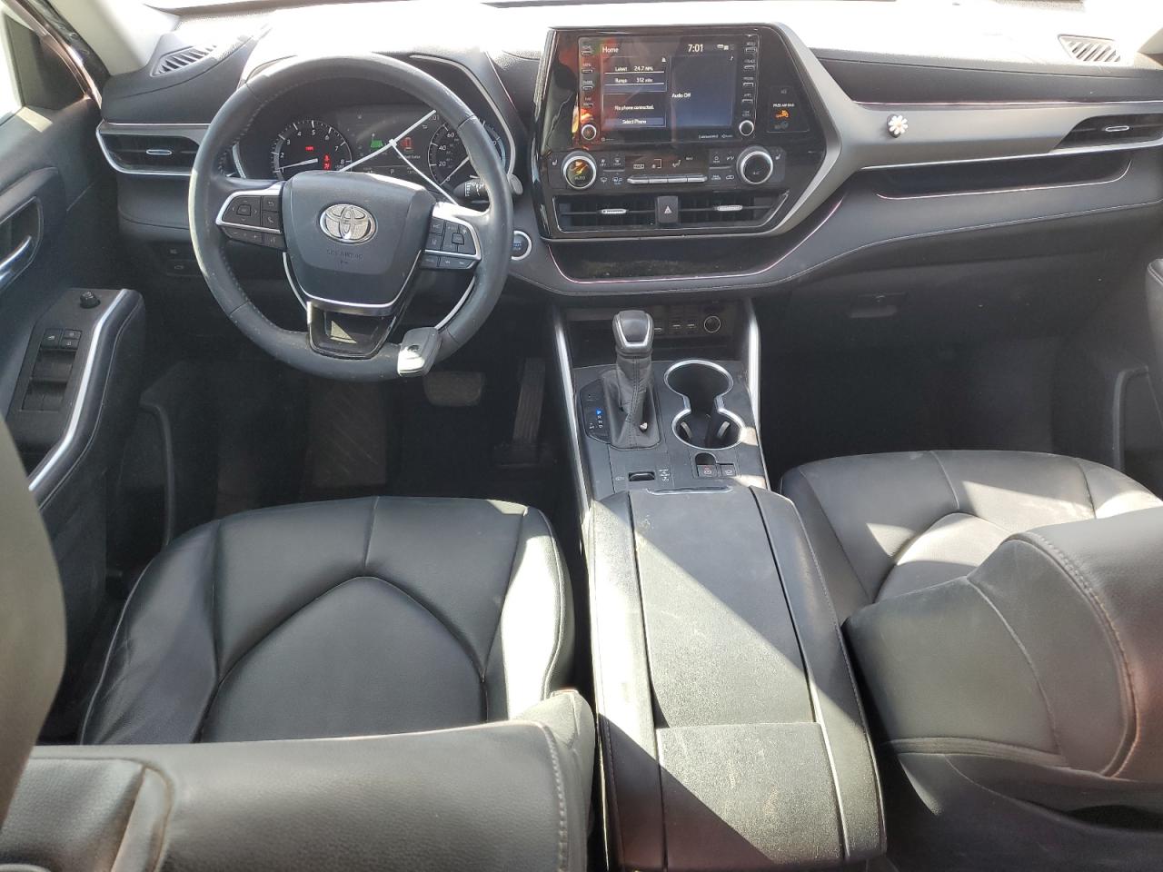 2020 Toyota Highlander - Image 8