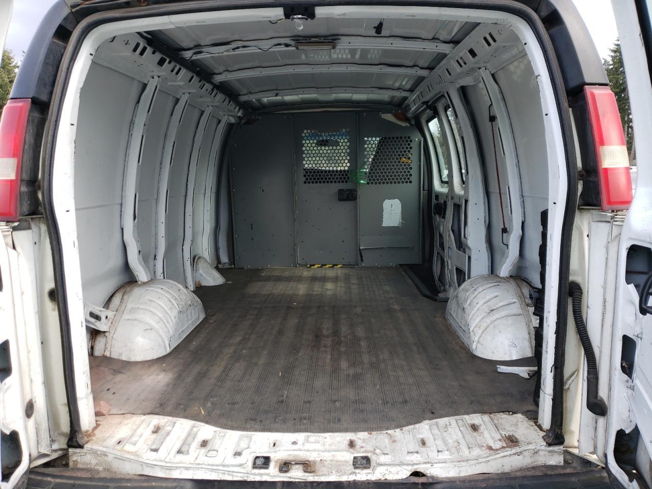 2008 Chevrolet Express - Image 10