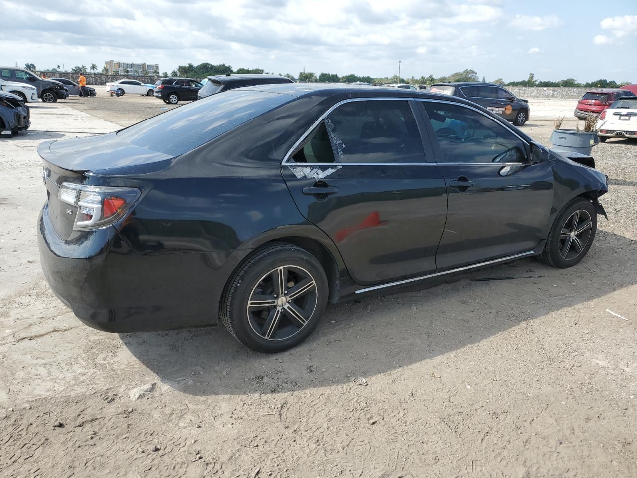 2014 Toyota Camry - Image 3