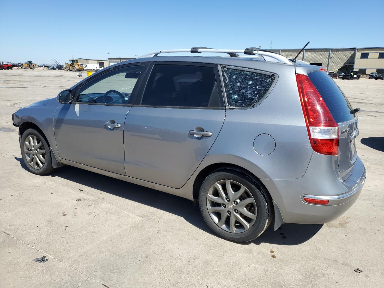 2012 Hyundai Elantra - Image 2