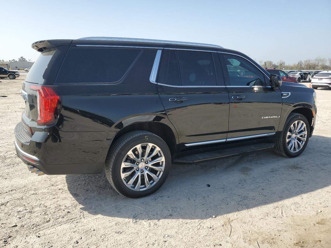 2022 GMC Yukon - Image 3