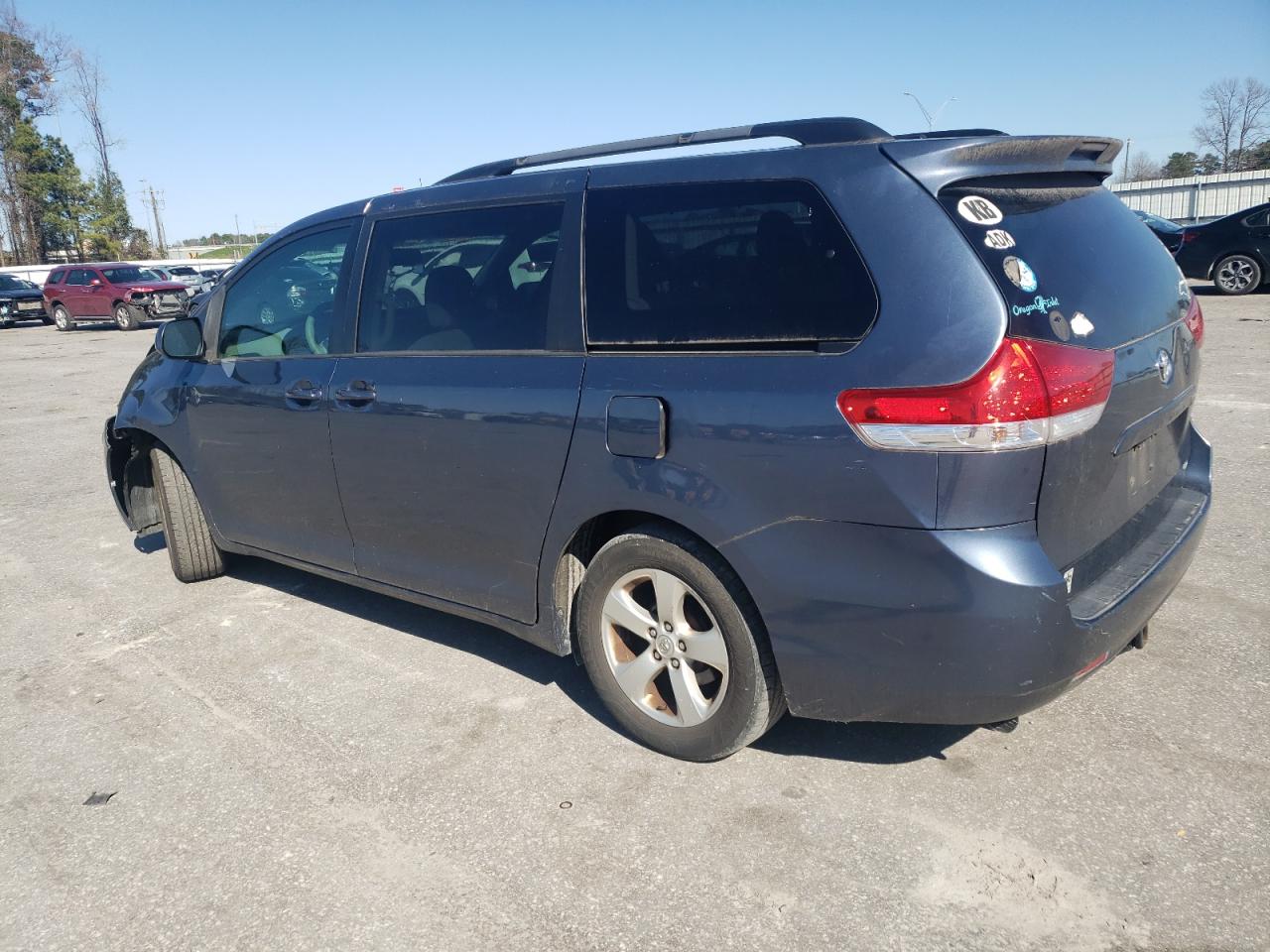 2013 Toyota Sienna - Image 2