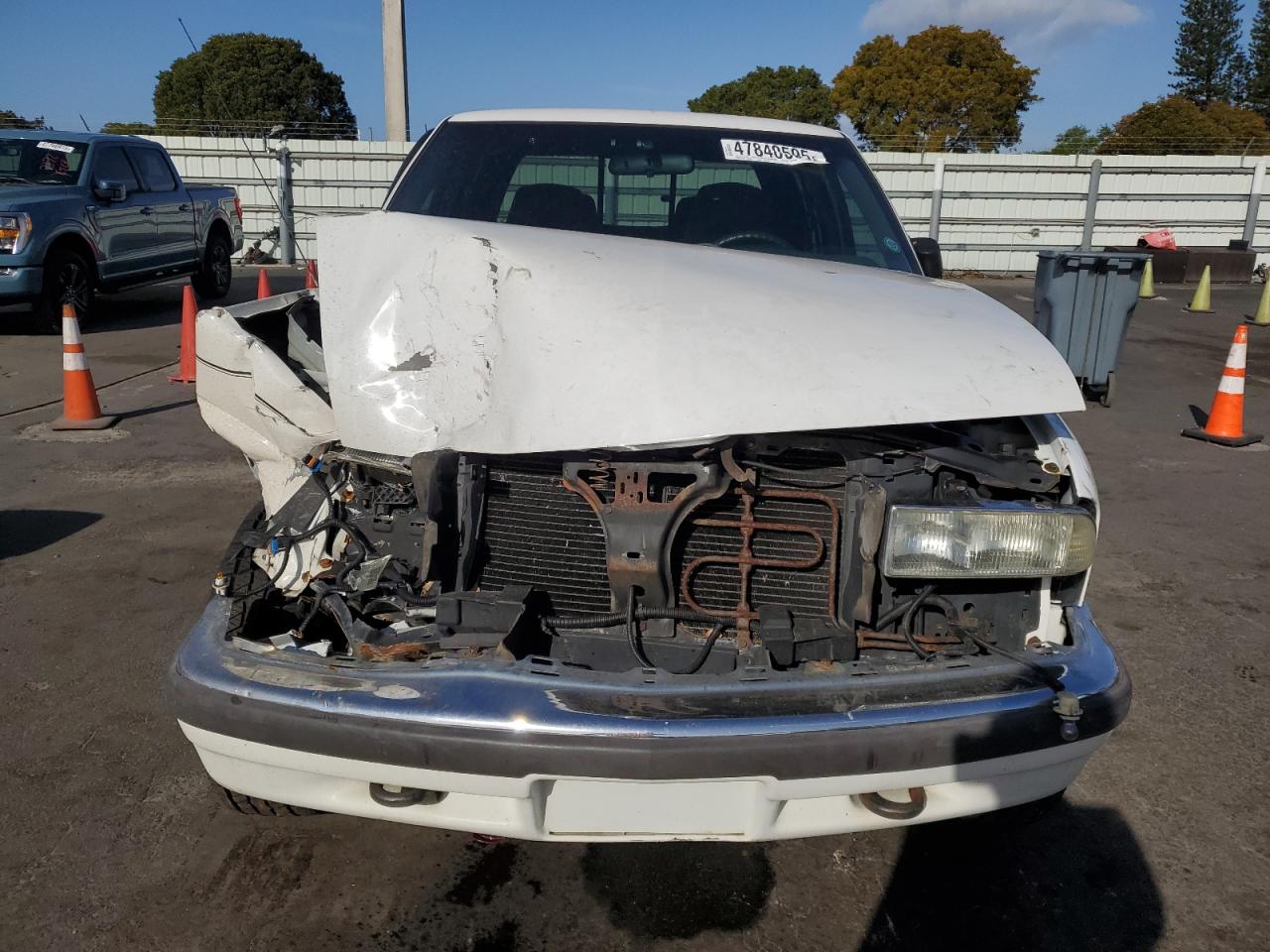 2001 Chevrolet S-10 Pickup - Image 5