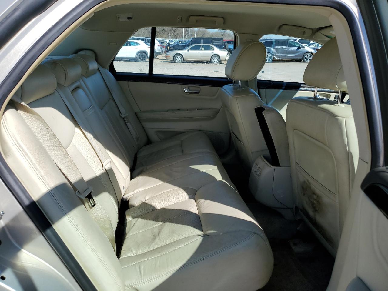 2009 Cadillac DTS - Image 10