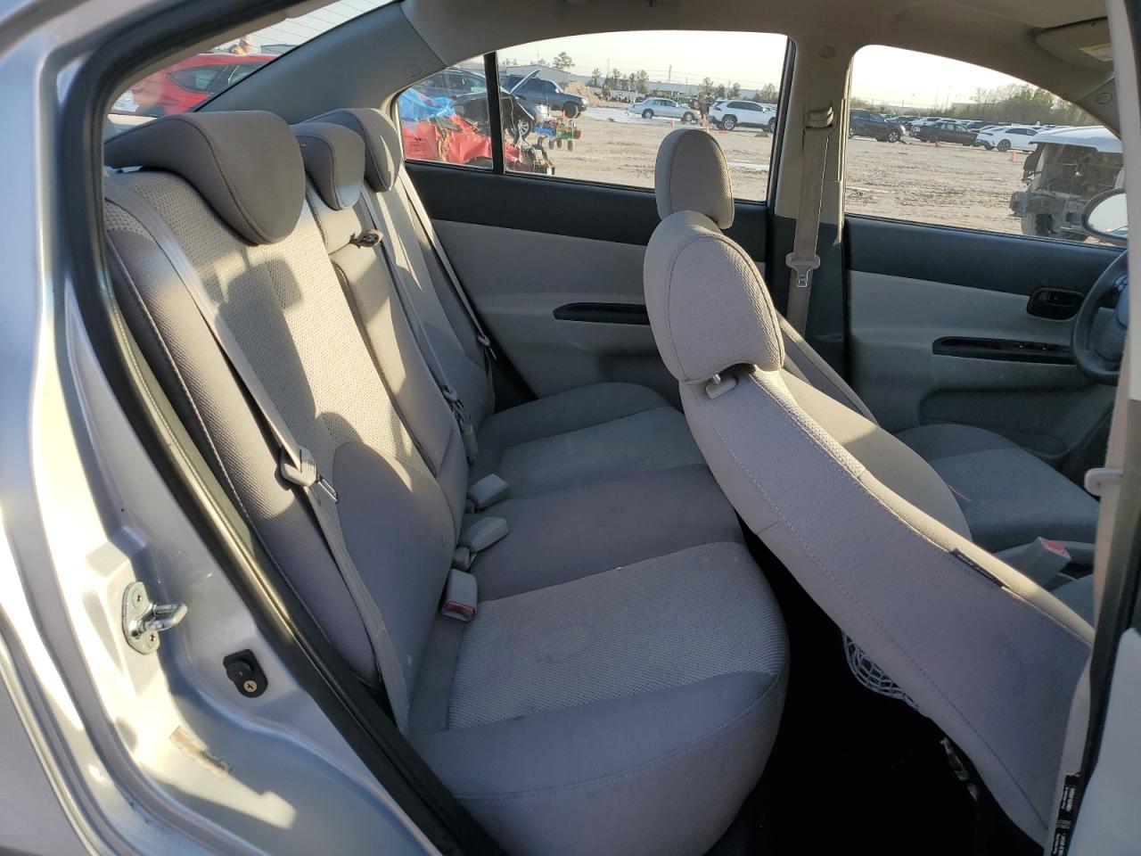 2009 Hyundai Accent - Image 10