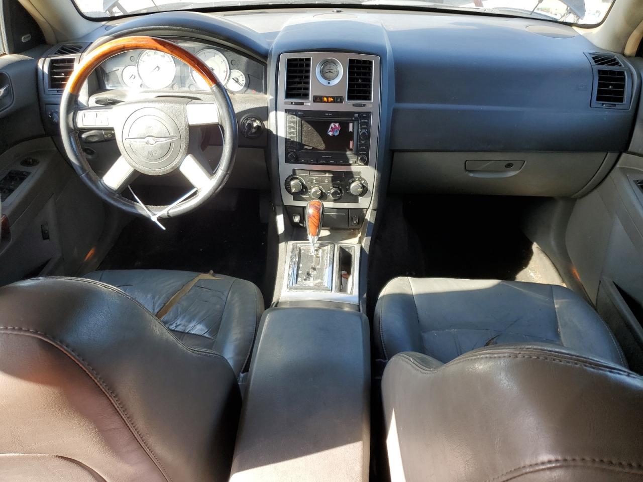 2005 Chrysler 300 - Image 8